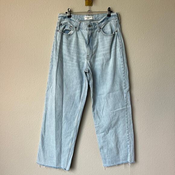 Abercrombie & Fitch Light Wash High Rise Loose Drapey Rigid Jeans Size 30 - Picture 2 of 5